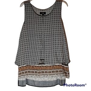 AGB women's XL sleeveless Aztec/geometric print blouse. 602